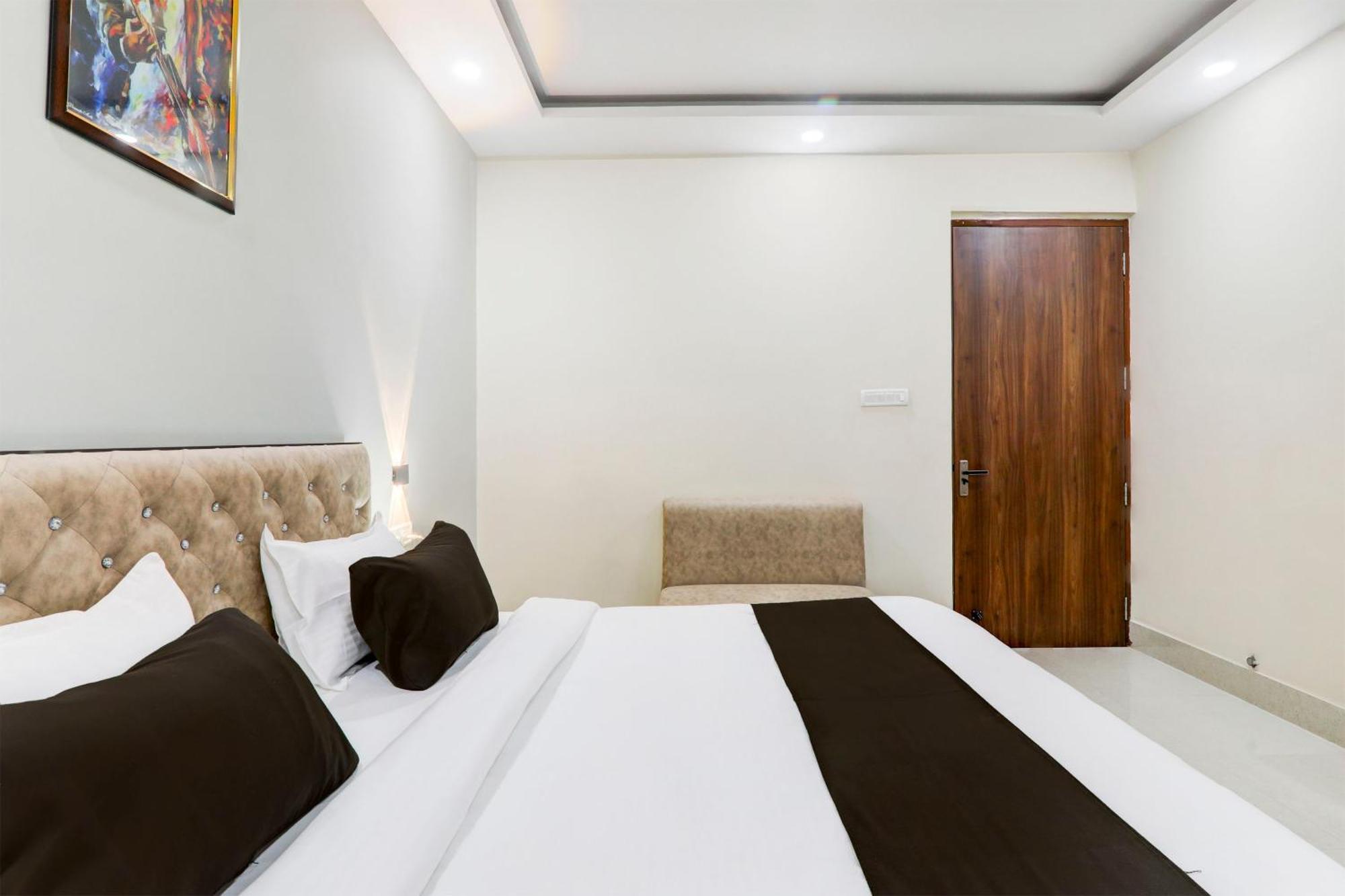Super Townhouse Gls International Hotel Lakhnau Kültér fotó