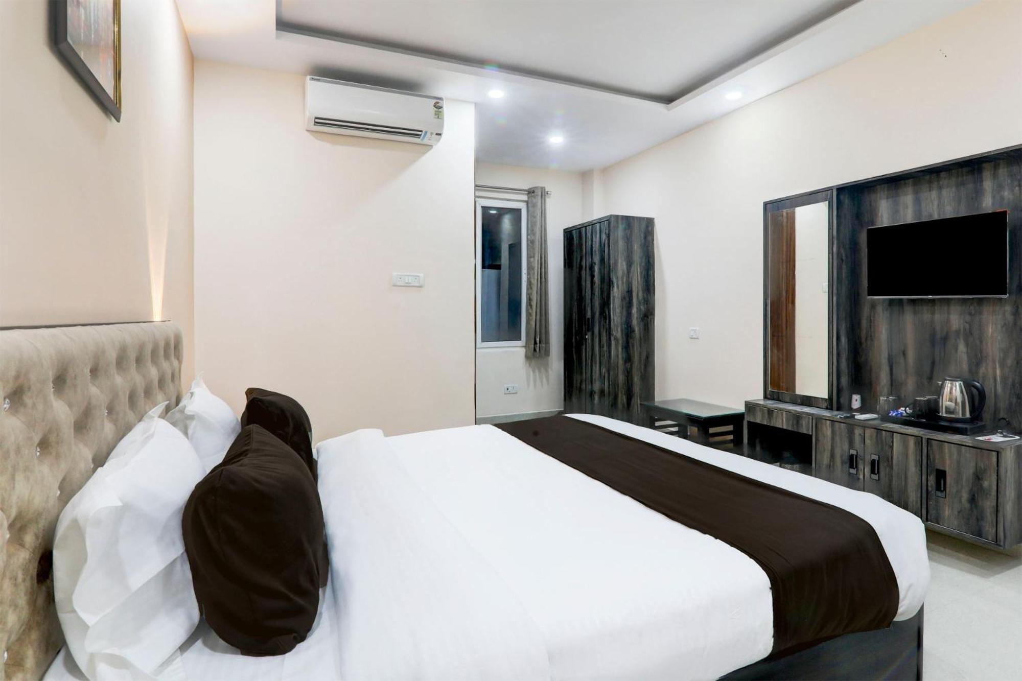 Super Townhouse Gls International Hotel Lakhnau Kültér fotó