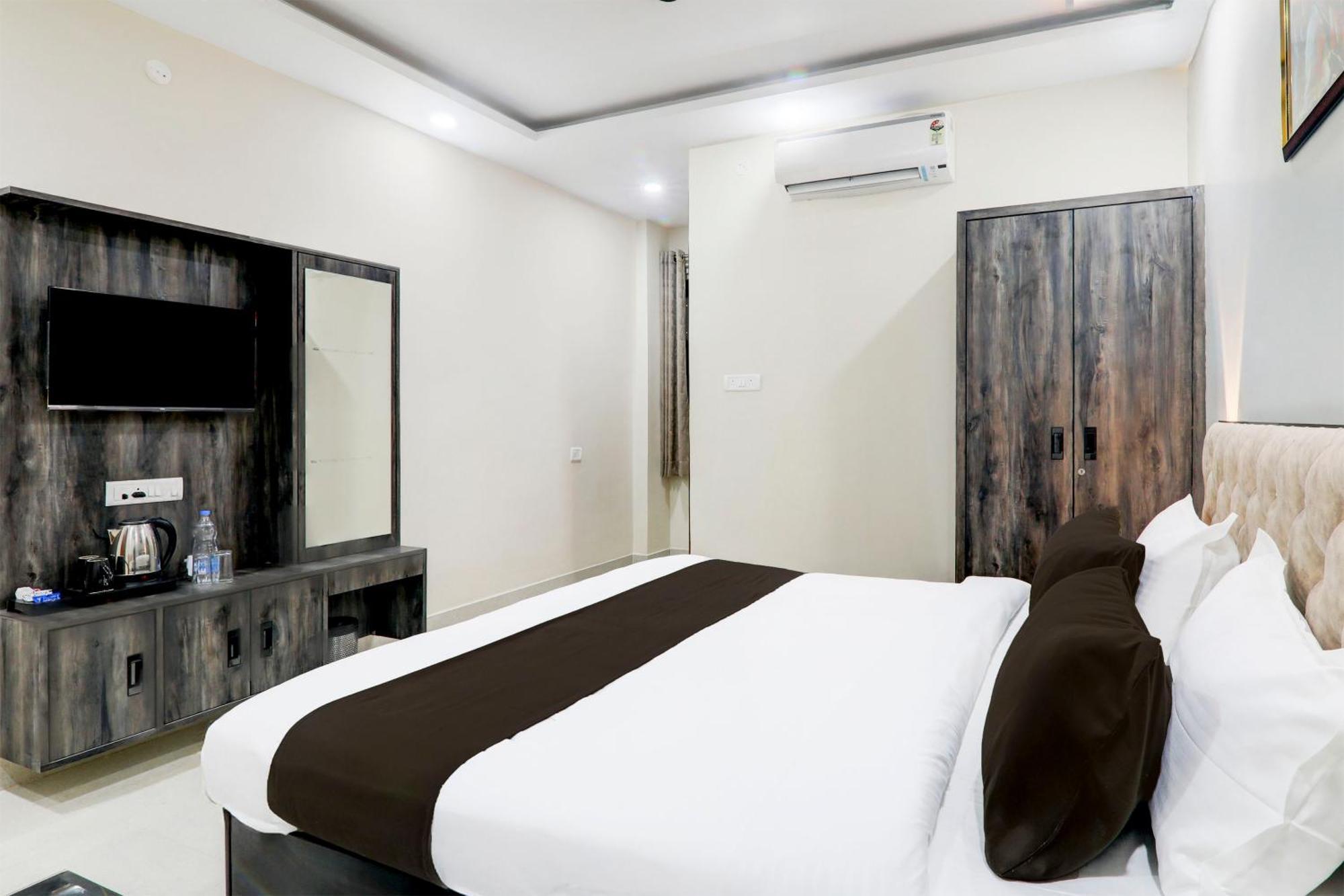 Super Townhouse Gls International Hotel Lakhnau Kültér fotó