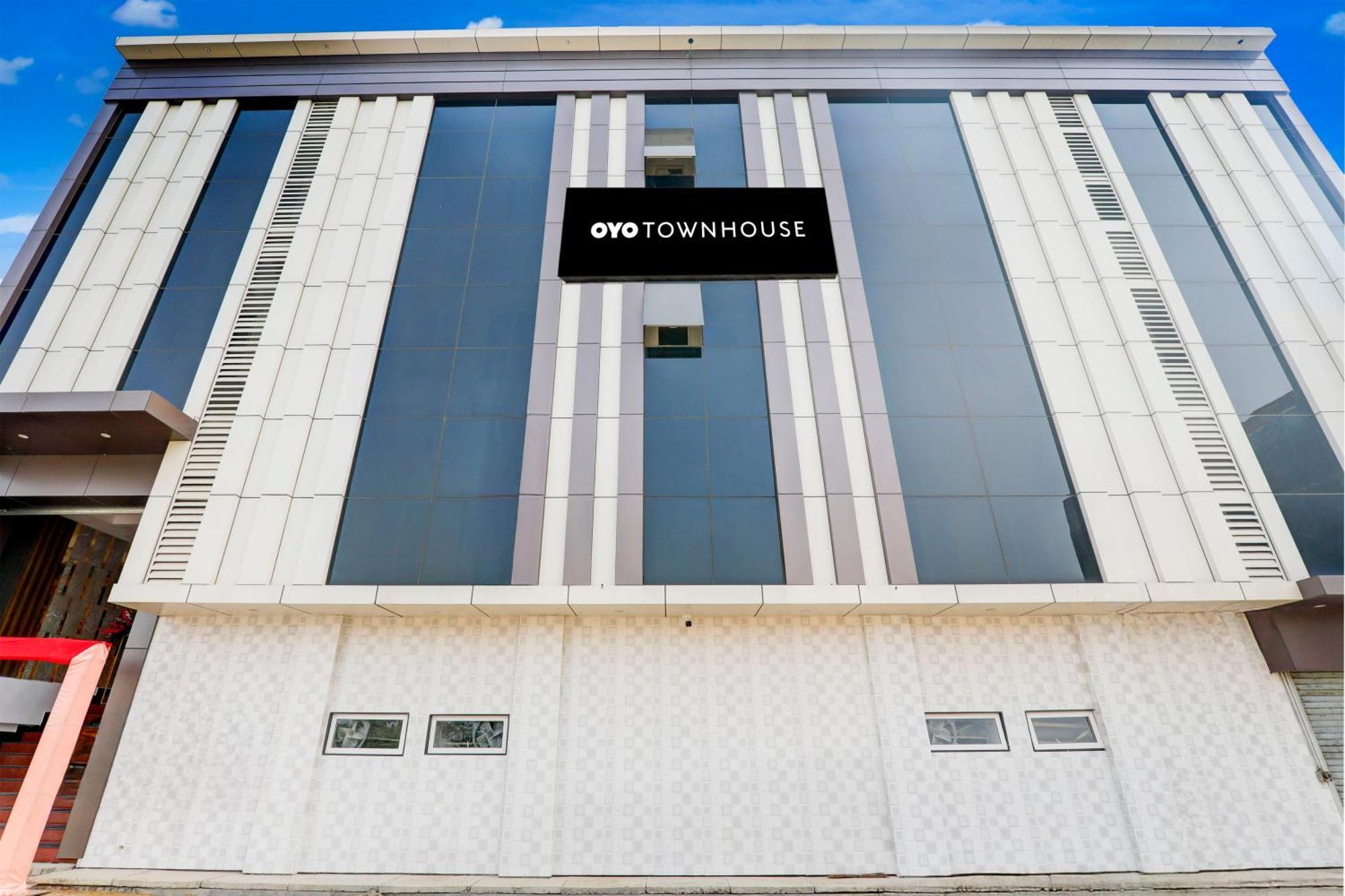 Super Townhouse Gls International Hotel Lakhnau Kültér fotó