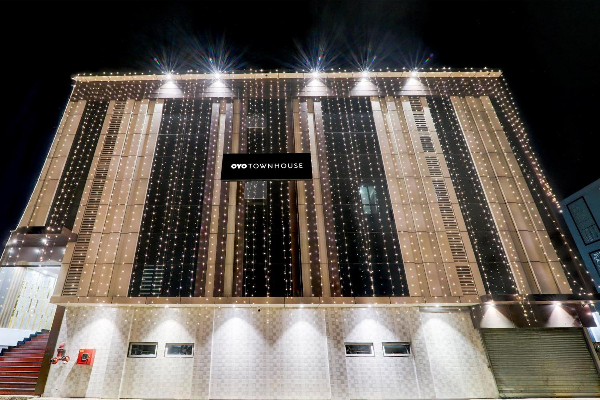 Super Townhouse Gls International Hotel Lakhnau Kültér fotó