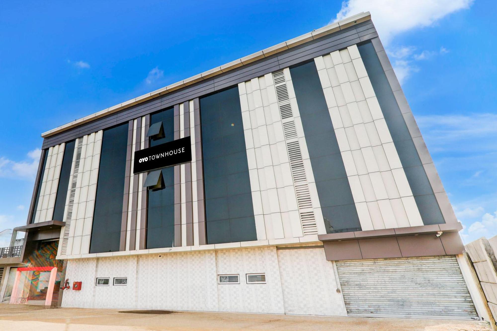Super Townhouse Gls International Hotel Lakhnau Kültér fotó