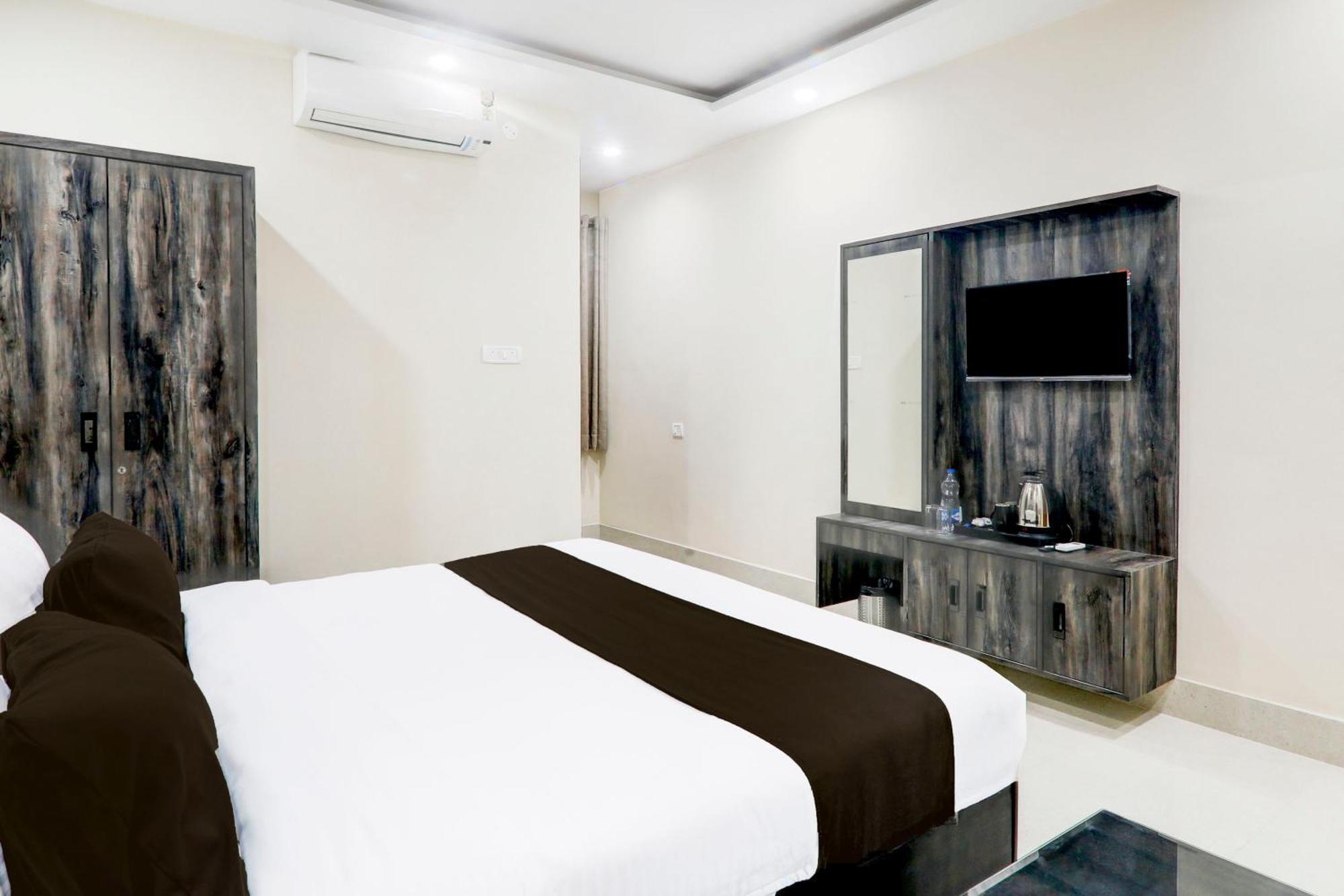 Super Townhouse Gls International Hotel Lakhnau Kültér fotó