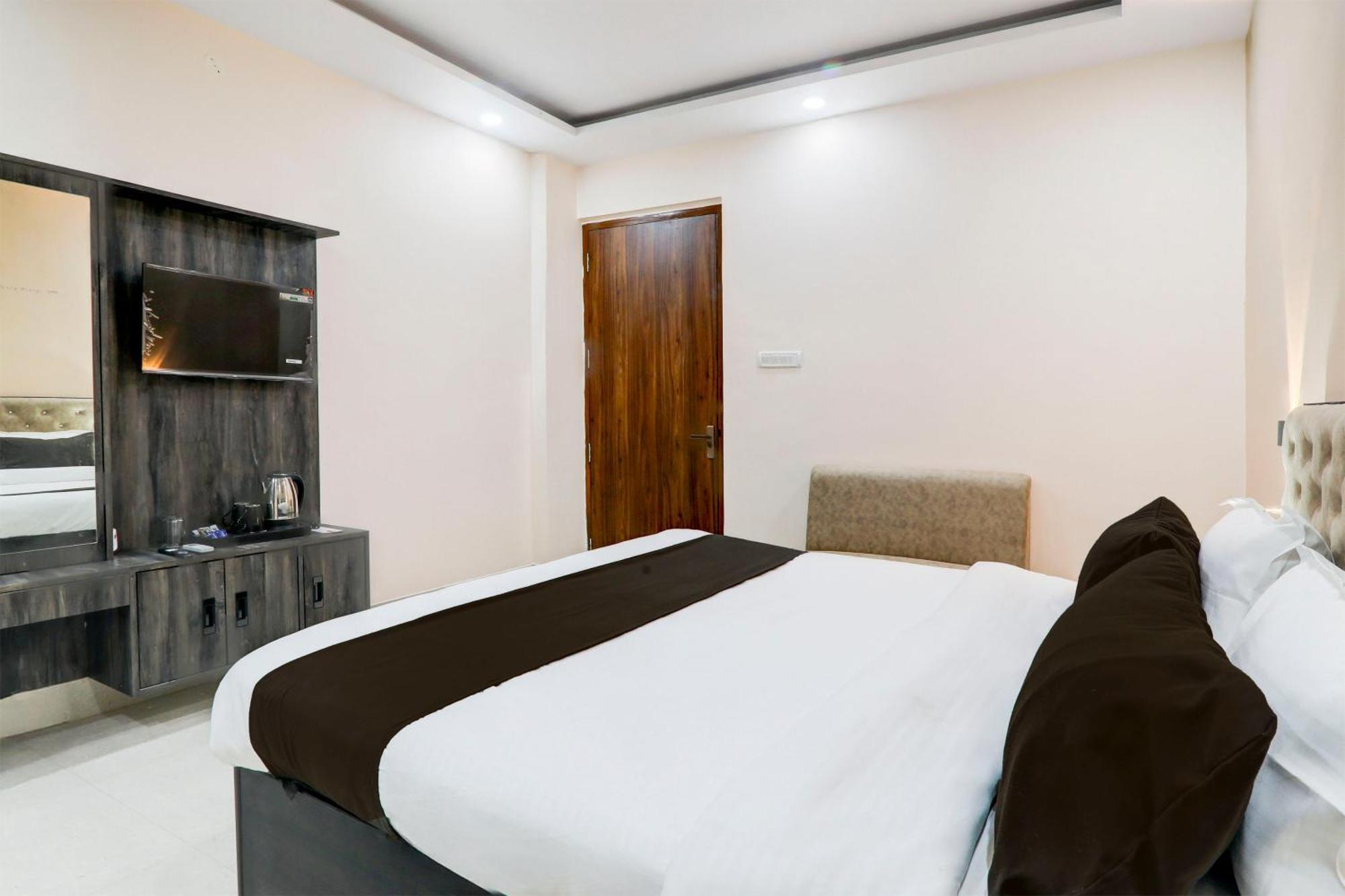 Super Townhouse Gls International Hotel Lakhnau Kültér fotó